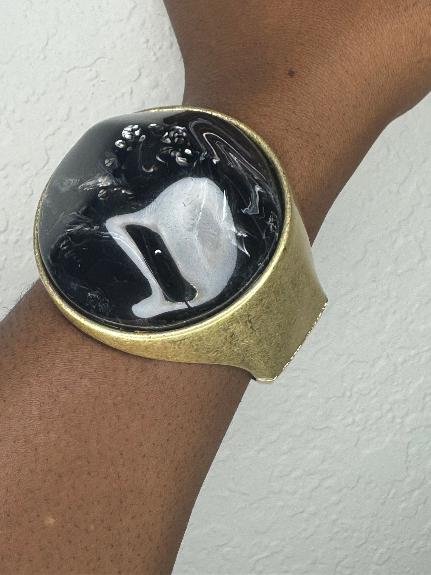 Round Stone Cuff Bracelet (Black)
