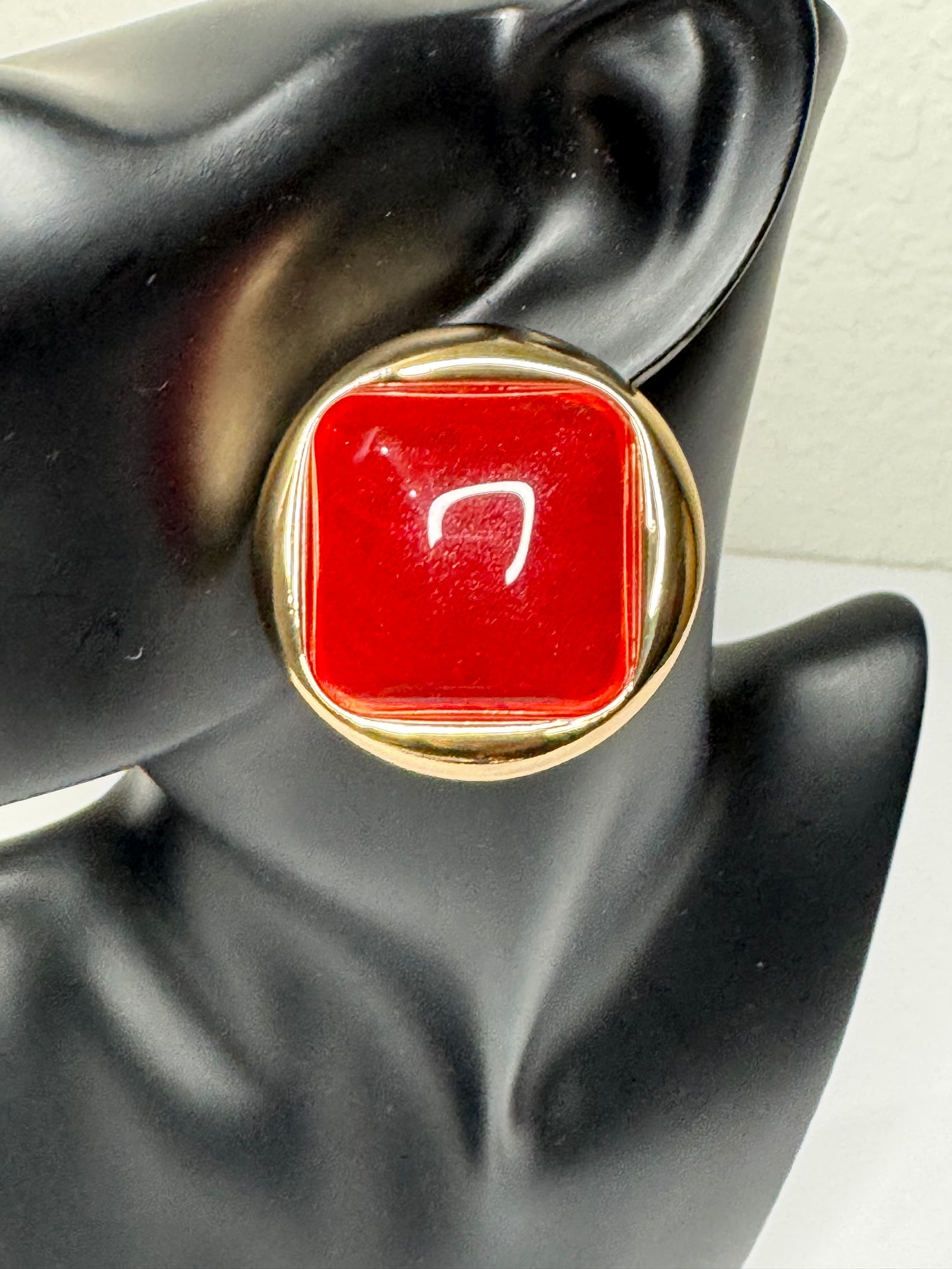 Aura Stone Studs (Burgundy)