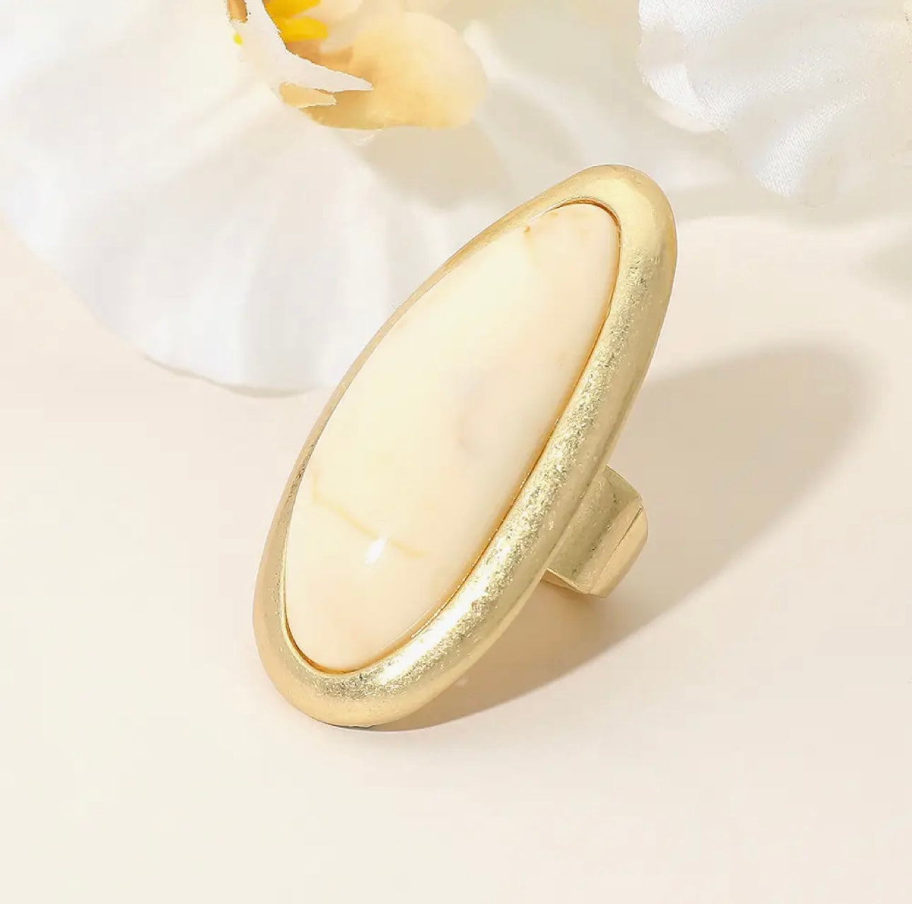 Oval Stone Expandable Ring